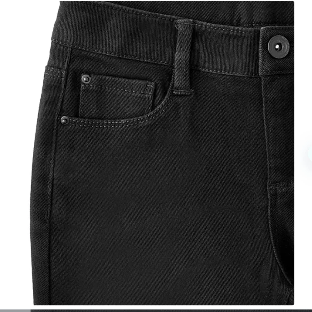 Black Skinny Jeans with Sleek Modern Fit